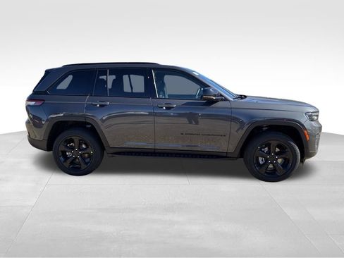 New 2025 Jeep Grand Cherokee Altitude image 7