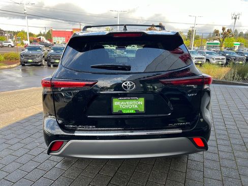 New 2026 Toyota Highlander Platinum image 4