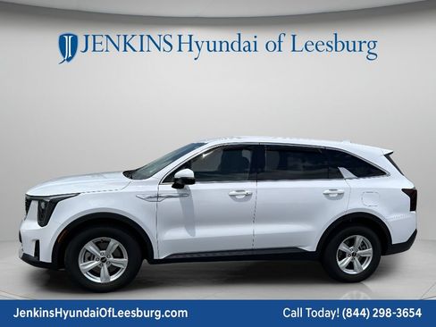 Used 2024 Kia Sorento LX FWD image 10