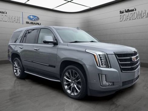 Used 2019 Cadillac Escalade Luxury w/ Escalade Sport Edition AWD/4WD image 2