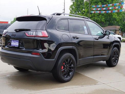 Used 2023 Jeep Cherokee Altitude Lux AWD/4WD image 3