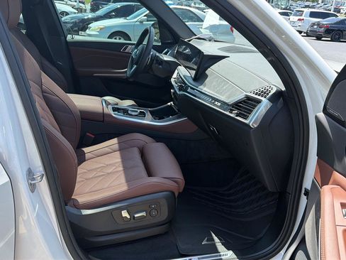 Used 2025 BMW X5 xDrive40i w/ M Sport Package AWD/4WD image 13