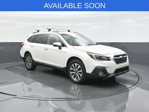 Used 2018 Subaru Outback 3.6R Touring AWD/4WD image 1