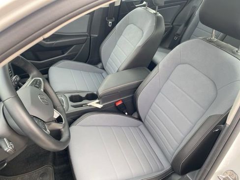 Used 2025 Volkswagen Jetta SE image 6