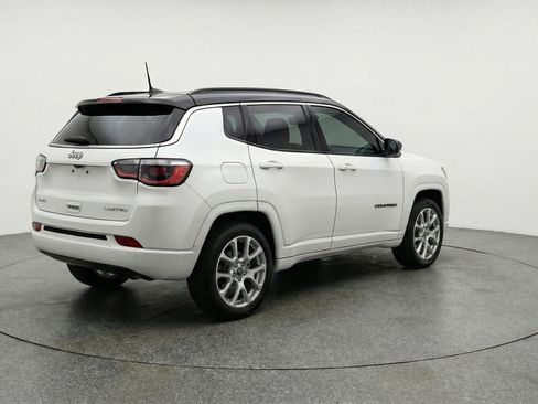 Used 2025 Jeep Compass Limited image 9