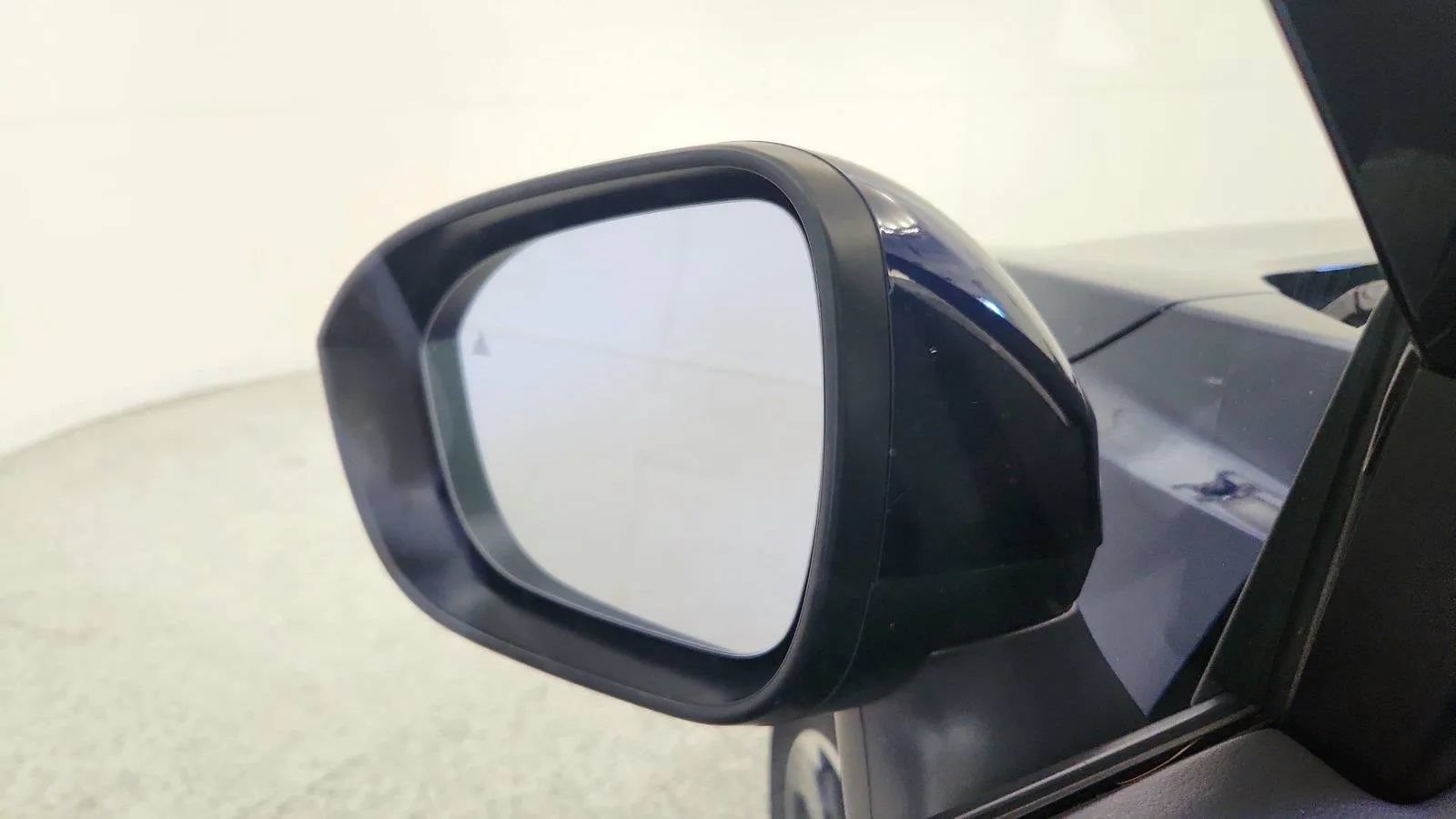 Used 2024 Nissan Rogue SV AWD/4WD image 16