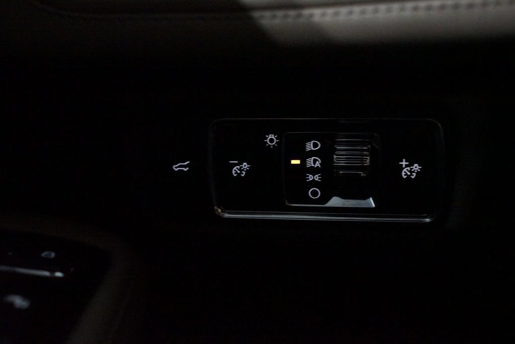 Used 2023 Lincoln Aviator 2WD w/ Premium Package image 23