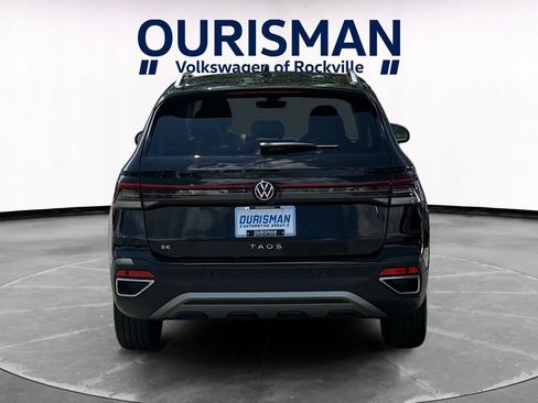 Used 2025 Volkswagen Taos SE w/ Black Wheel Package FWD image 5