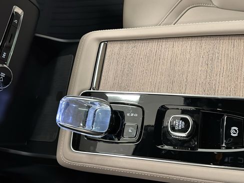 New 2026 Volvo XC90 B5 Core w/ Protection Package Premier image 19