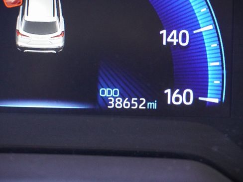 Certified 2022 Toyota Corolla Cross XLE image 8