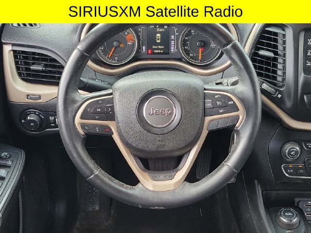 Used 2017 Jeep Cherokee Latitude AWD/4WD image 10