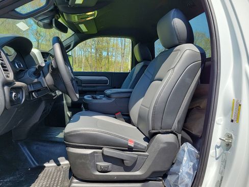 New 2024 RAM 3500 Tradesman w/ Safety Group AWD/4WD image 9