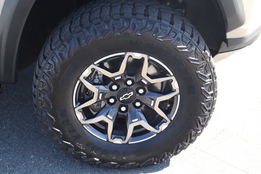 Used 2024 Chevrolet Colorado ZR2 w/ ZR2 Convenience Package III AWD/4WD image 10