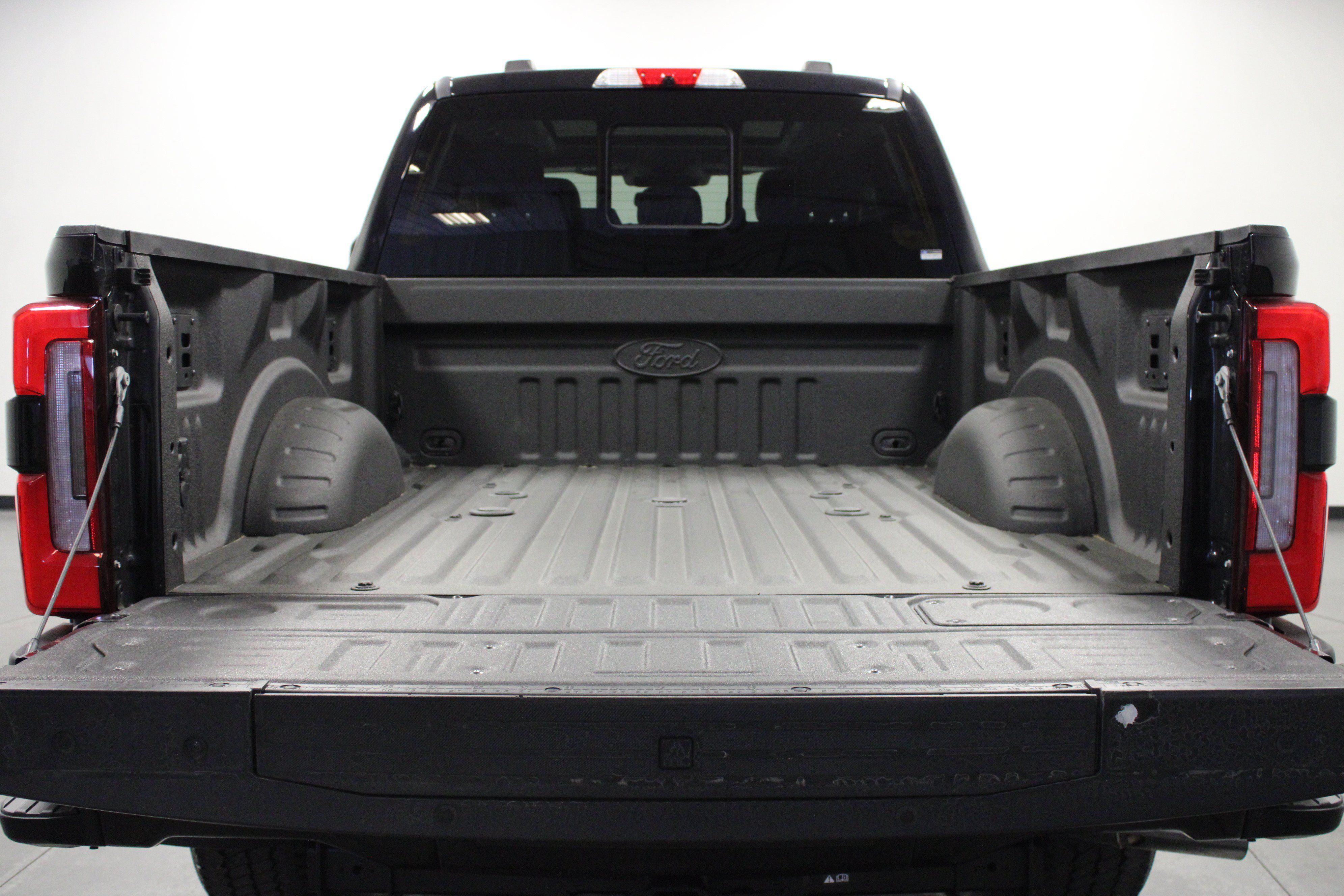 Used 2024 Ford F350 Limited w/ FX4 Off-Road Package AWD/4WD image 14