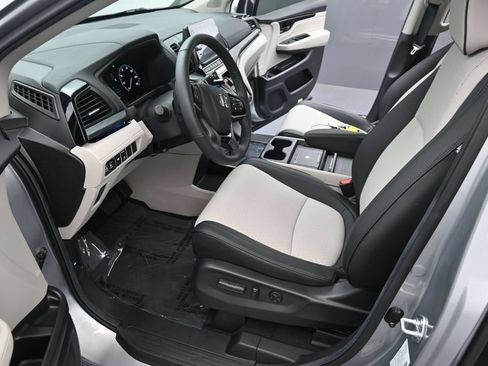 Used 2026 Honda Odyssey Elite image 16