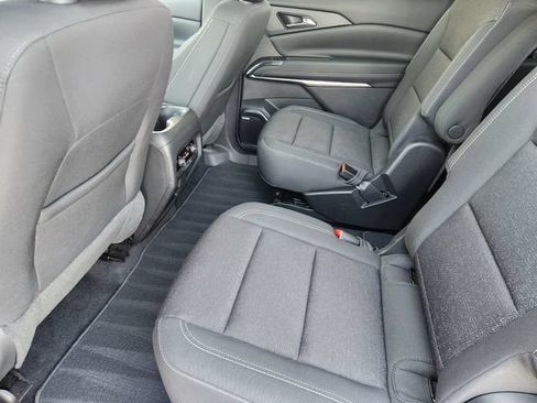 Used 2024 Chevrolet Traverse LT w/ Enhanced Driving Package FWD image 30