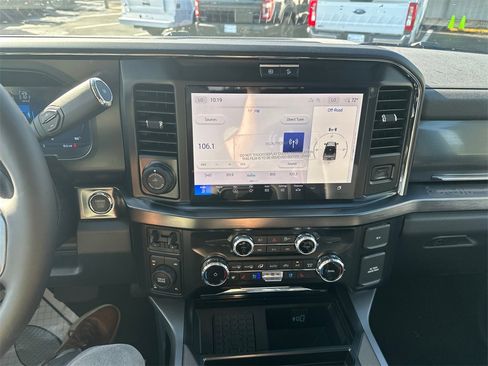 New 2026 Ford F250 Lariat w/ Black Appearance Package image 25