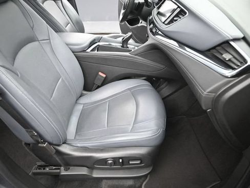 Used 2019 Buick Enclave Essence FWD image 24