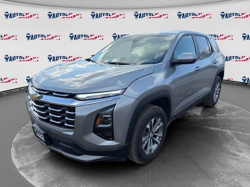 Used 2025 Chevrolet Equinox LT FWD image 3