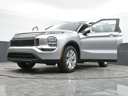 Used 2025 Mitsubishi Outlander ES image 68