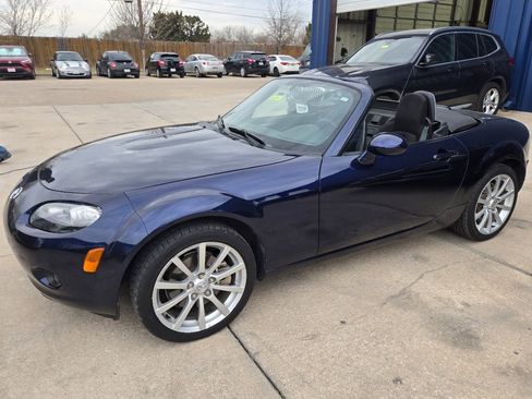Used 2007 MAZDA MX-5 Miata Touring w/ Suspension Pkg image 9