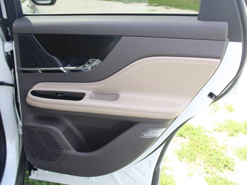 Used 2022 Lincoln Corsair AWD w/ Premium Package image 22