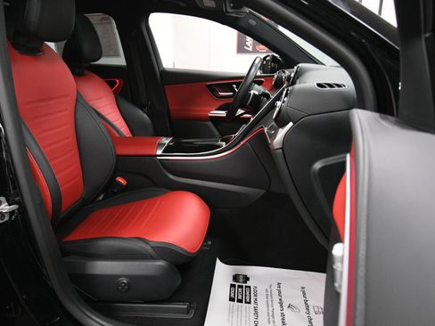 Used 2025 Mercedes-Benz GLC 300 4MATIC image 29