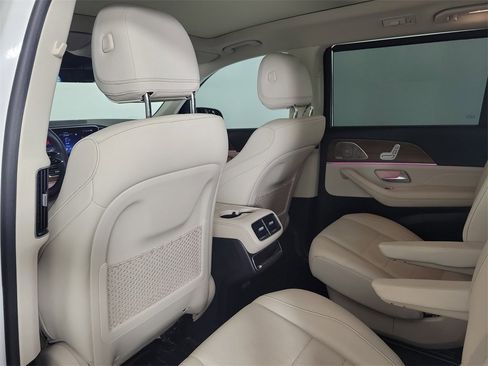 Used 2024 Mercedes-Benz GLS 450 4MATIC image 13