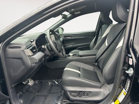 Used 2025 Toyota Camry SE image 15