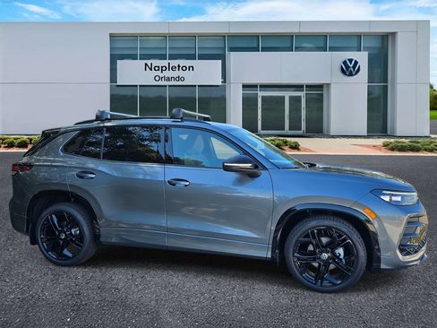 New 2026 Volkswagen Tiguan SE R-Line FWD image 4