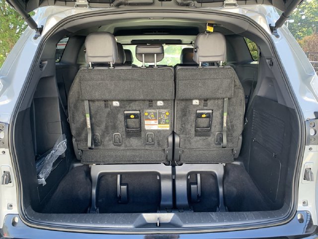Certified 2024 Toyota Sienna XSE FWD image 38