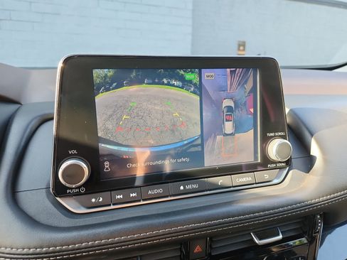 Used 2023 Nissan Rogue SL FWD image 17