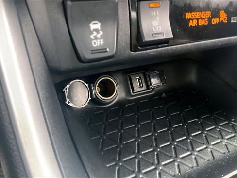 Used 2022 Toyota RAV4 XLE w/ Convenience Package image 39