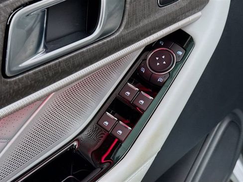 Used 2025 Ford Explorer Platinum w/ Ultimate Package image 18