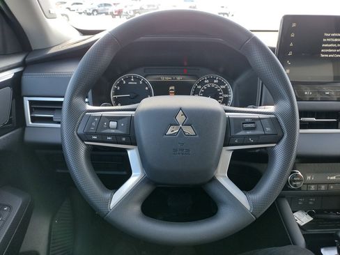 New 2026 Mitsubishi Outlander ES image 5