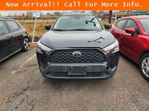 Used 2022 Toyota Corolla Cross LE image 3