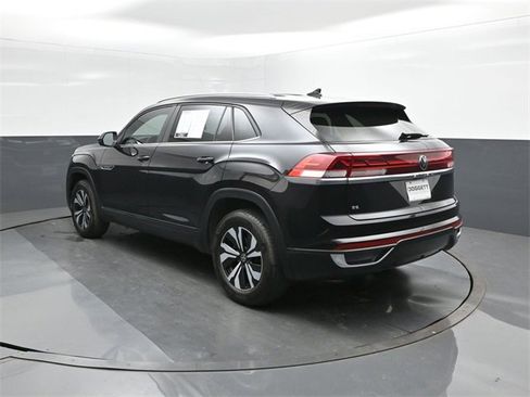 Used 2024 Volkswagen Atlas Cross Sport SE image 5
