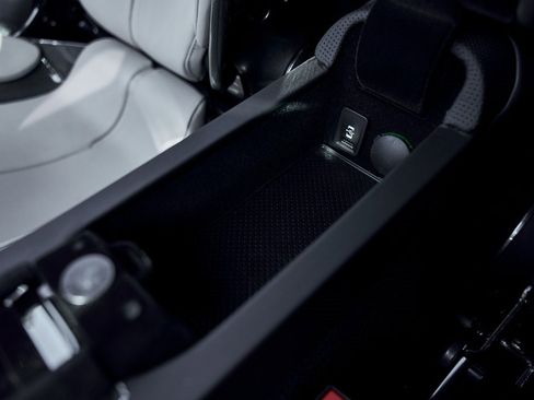 Used 2023 Ferrari SF90 Stradale image 64