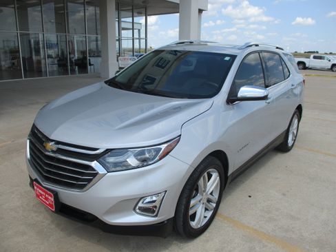 Used 2018 Chevrolet Equinox Premier FWD image 2