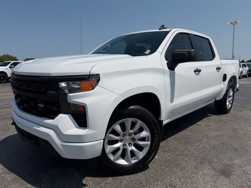 Used 2022 Chevrolet Silverado 1500 Custom AWD/4WD image 2