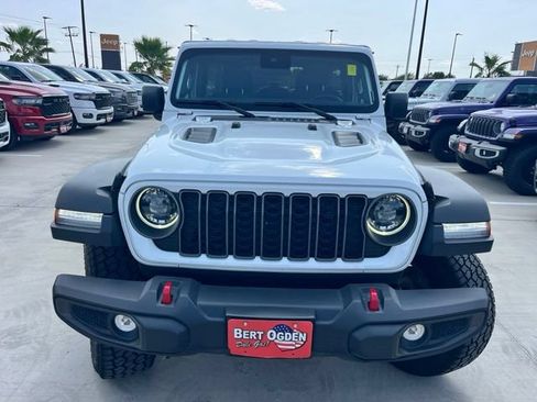 Used 2025 Jeep Wrangler Unlimited Rubicon AWD/4WD image 2