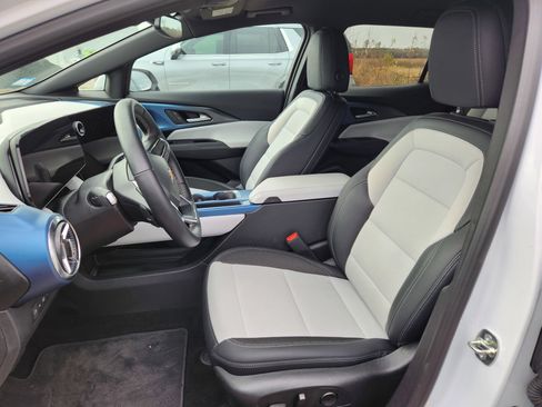 Used 2025 Chevrolet Equinox EV LT image 14