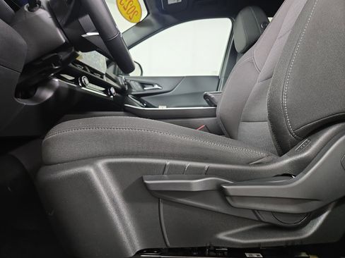 Certified 2025 Chevrolet Equinox LT w/ Safety and Technology Package image 30