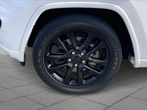 Used 2021 Jeep Grand Cherokee Laredo X image 10