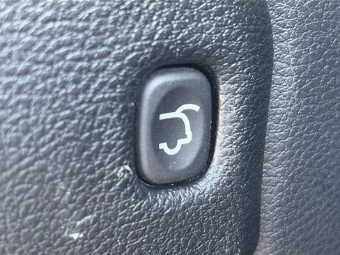 Used 2018 Jeep Grand Cherokee Altitude AWD/4WD image 8