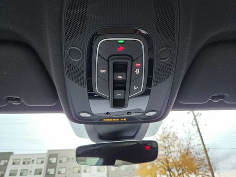 Used 2021 Audi Q8 Premium Plus w/ Premium Plus Package image 27