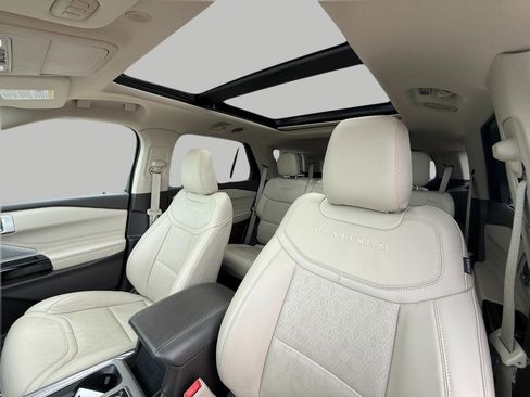 Used 2022 Ford Explorer Platinum w/ Equipment Group 601A image 44