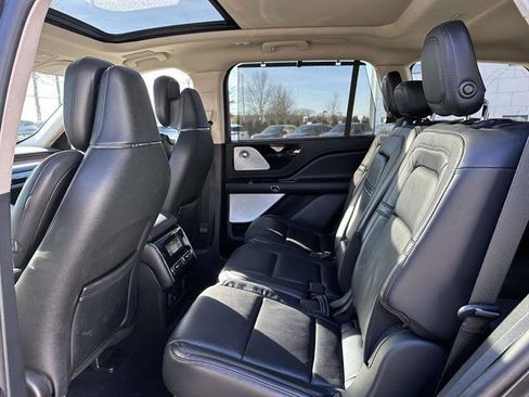 Used 2020 Lincoln Aviator Reserve w/ Equipment Group 202A image 9