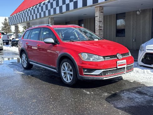 Used 2017 Volkswagen Golf Alltrack S image 2