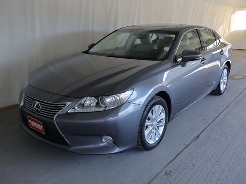 Used 2013 Lexus ES 300h w/ Luxury Pkg image 21